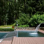 Zámek - Hotel&resort 4* Ratmerice