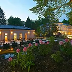 Zámek - Hotel&resort 4* Ratmerice
