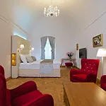 Zámek - Hotel&resort 4* Ratmerice