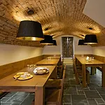 Zámek - Hotel&resort Ratmerice