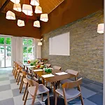 Zámek - Hotel&resort Ratmerice
