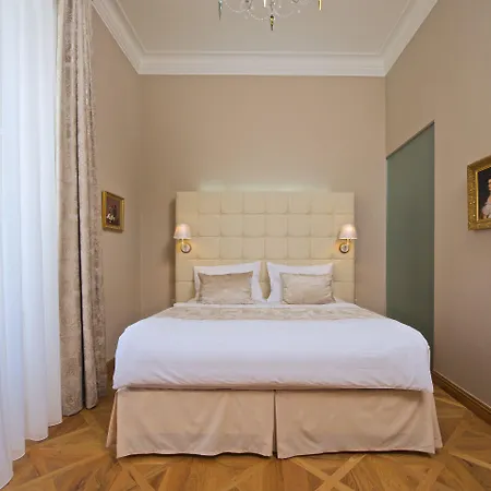 Zamek - & Отель Ratmerice