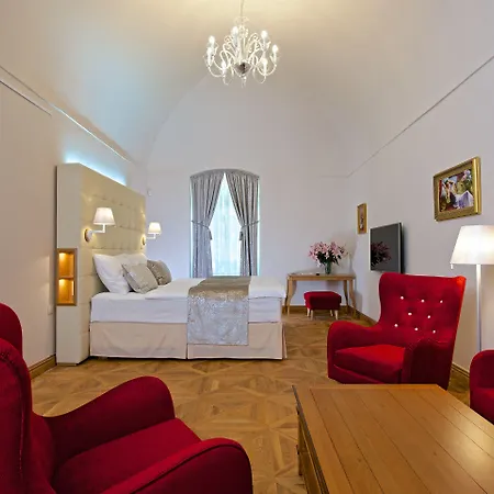 Zámek - Hotel&resort 4* Ratmerice