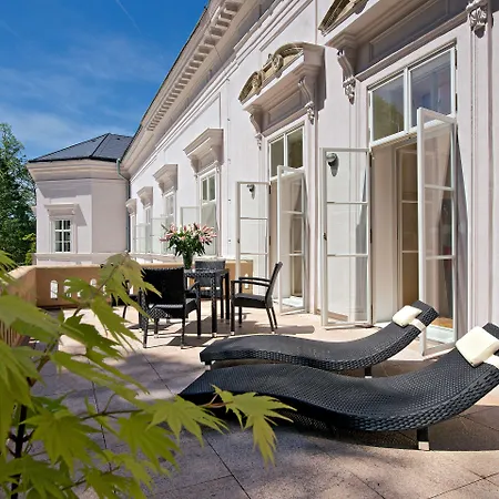 Отель Zamek - & 4*