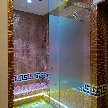 Zamek - & 4* Ratmerice