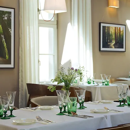 Zámek - Hotel&resort Ratmerice