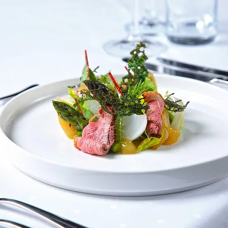 Zámek - Hotel&resort 4* Ratmerice