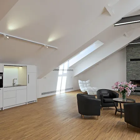 Zamek - & 4* Ratmerice