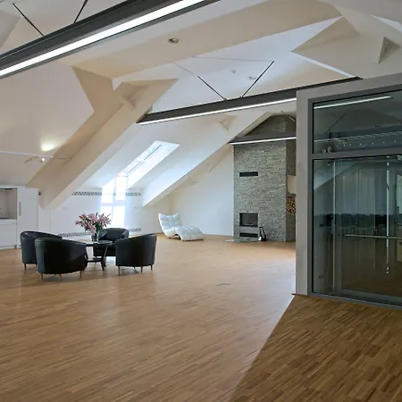 Zamek - & Отель Ratmerice