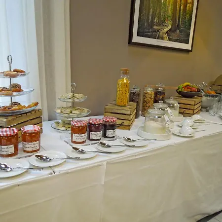 Zamek - & 4* Ratmerice