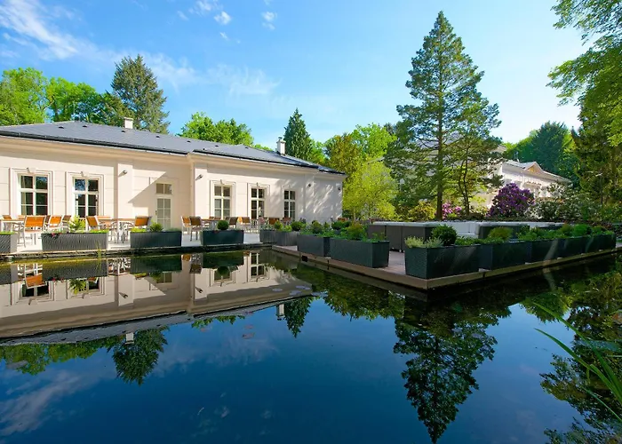 Zamek - & מלון Ratmerice