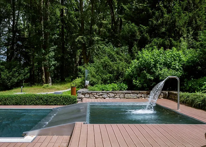 Zamek - & 4* Ratmerice