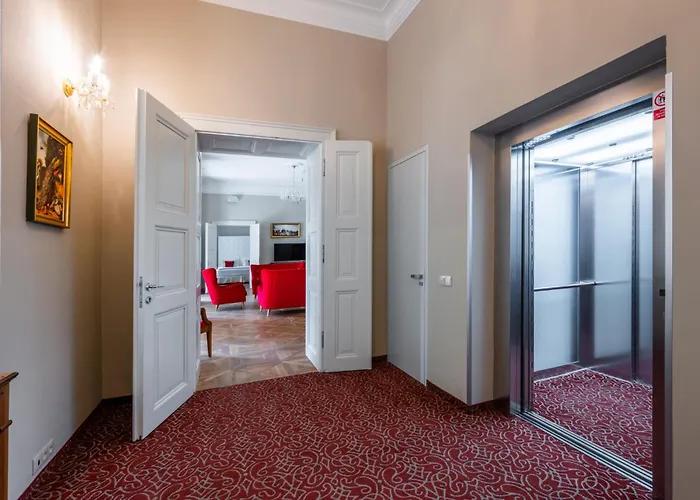 Zamek - & מלון Ratmerice