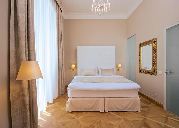 Zamek - & فندق Ratmerice