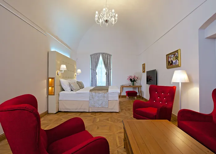 Zamek - & 4* Ratmerice