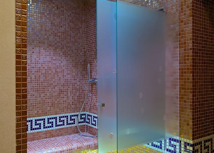 Zamek - & 4* Ratmerice