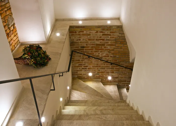 Zamek - & מלון Ratmerice