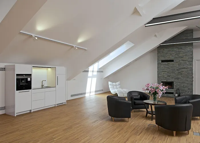 Zamek - & 4* Ratmerice