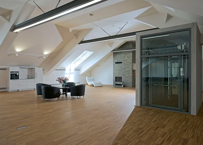 Zamek - & מלון Ratmerice