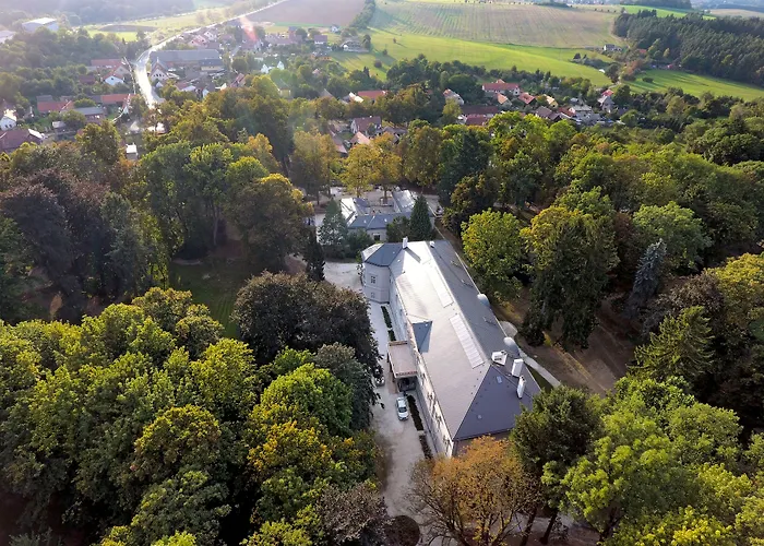 Zamek - & فندق 4*